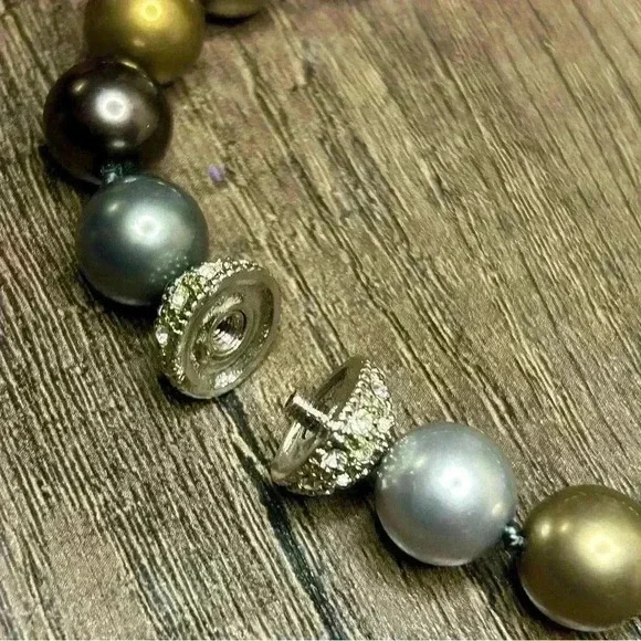 Elegant Multicolor Pearl Necklace - Picture 4 of 4